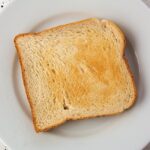 Fette biscottate della marca sconsigliata per la salute, con evidenti avvertenze sul pacchetto.